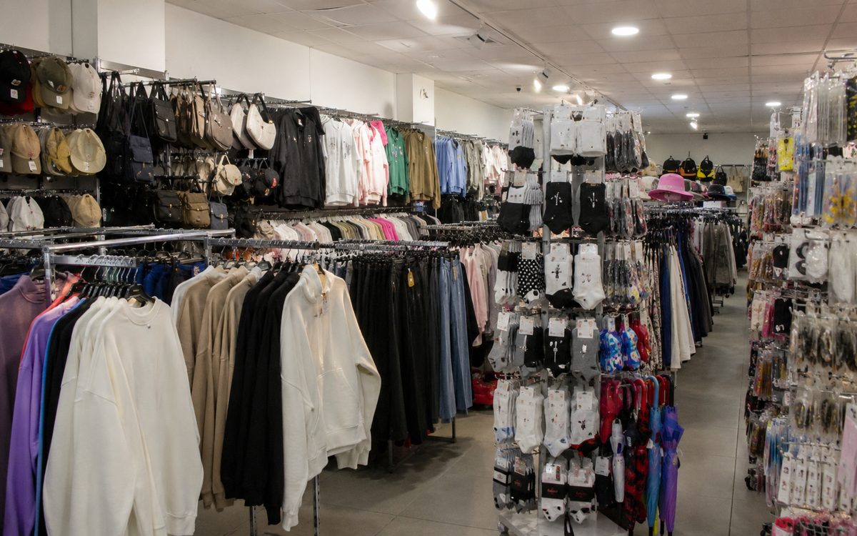 Interior de bazar chino en Jaca